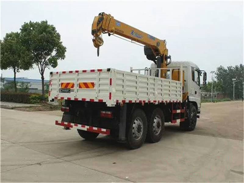 東風(fēng)后八輪短軸距10噸隨車吊