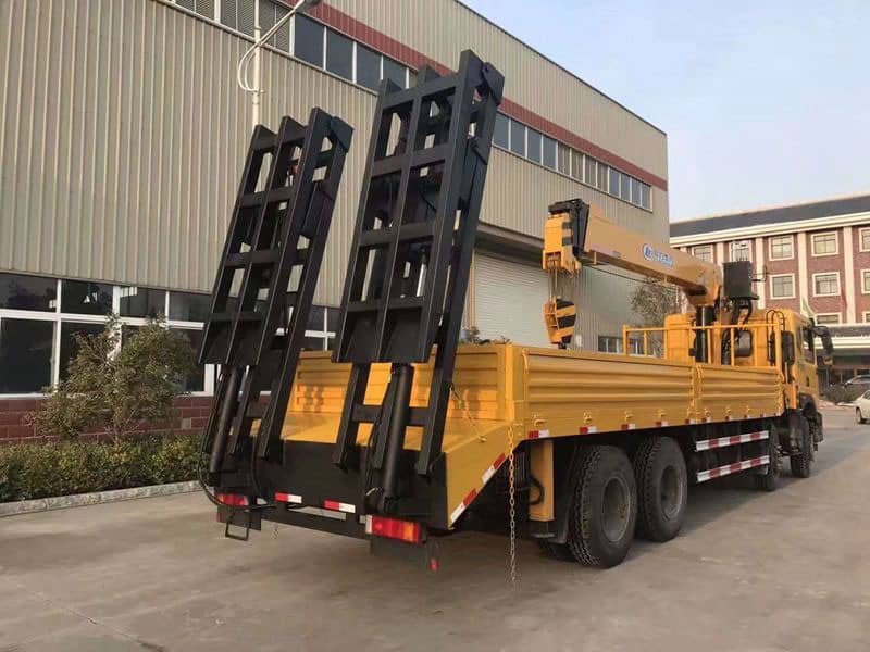 東風(fēng)特商前四后八隨車吊