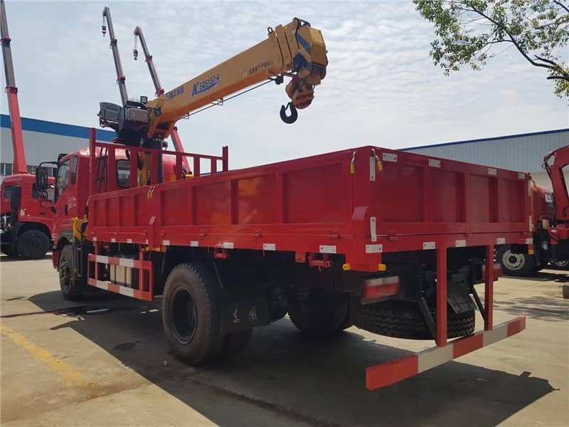 東風(fēng)暢行6.3噸隨車吊