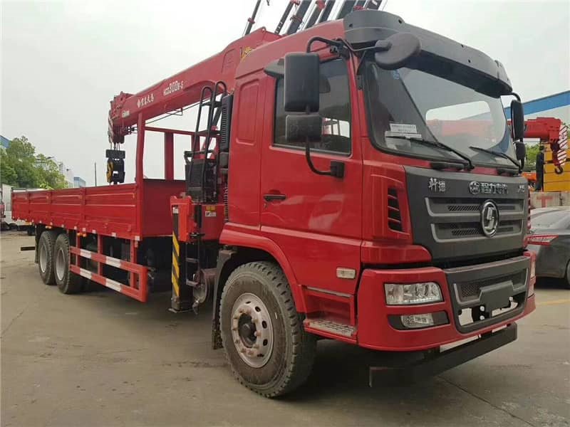 宏昌天馬12噸5節(jié)后八輪隨車吊