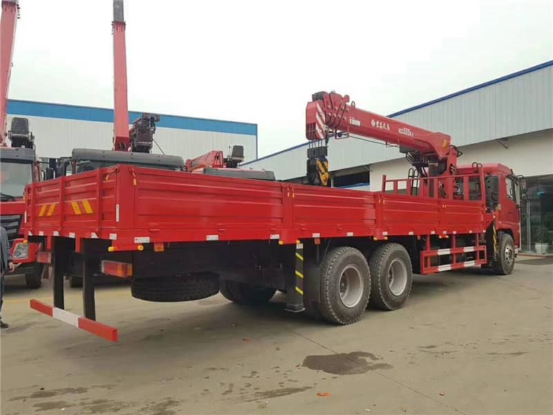 宏昌天馬12噸5節(jié)后八輪隨車吊