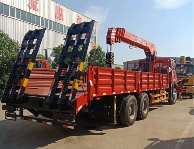 重汽斯太爾12噸隨車吊帶爬梯