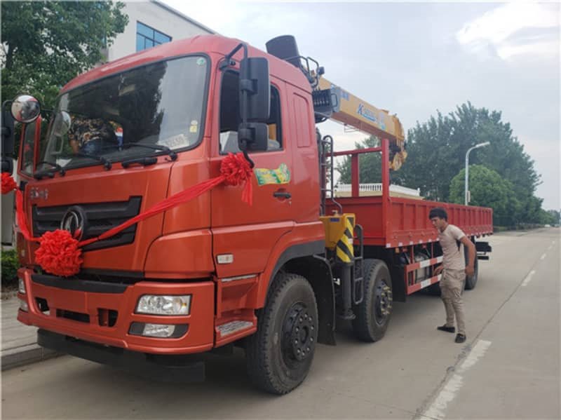 東風(fēng)前四后八12噸隨車吊廠家