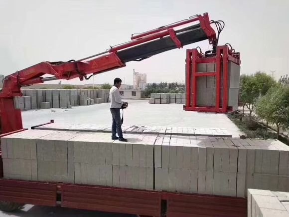 夾磚抱磚折臂12噸隨車吊