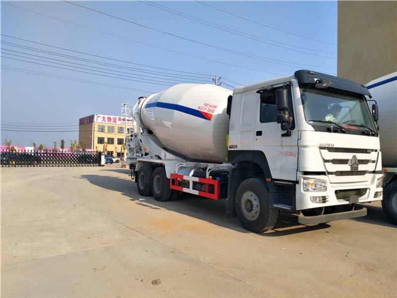重汽豪沃12方混凝土攪拌車專業(yè)團(tuán)隊(duì)設(shè)計(jì)