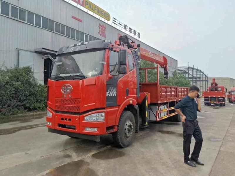 徐工6.3噸四節(jié)臂隨車吊