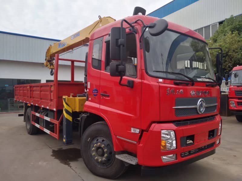 東風(fēng)天錦8噸雙聯(lián)泵隨車吊