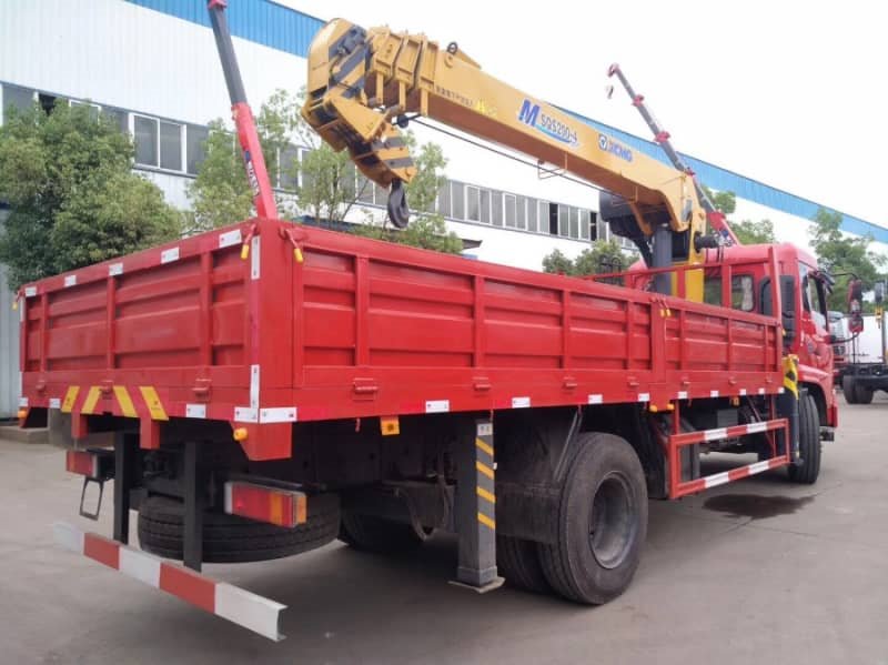 東風(fēng)天錦8噸雙聯(lián)泵隨車吊