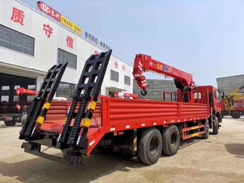 東風T5隨車吊帶爬梯