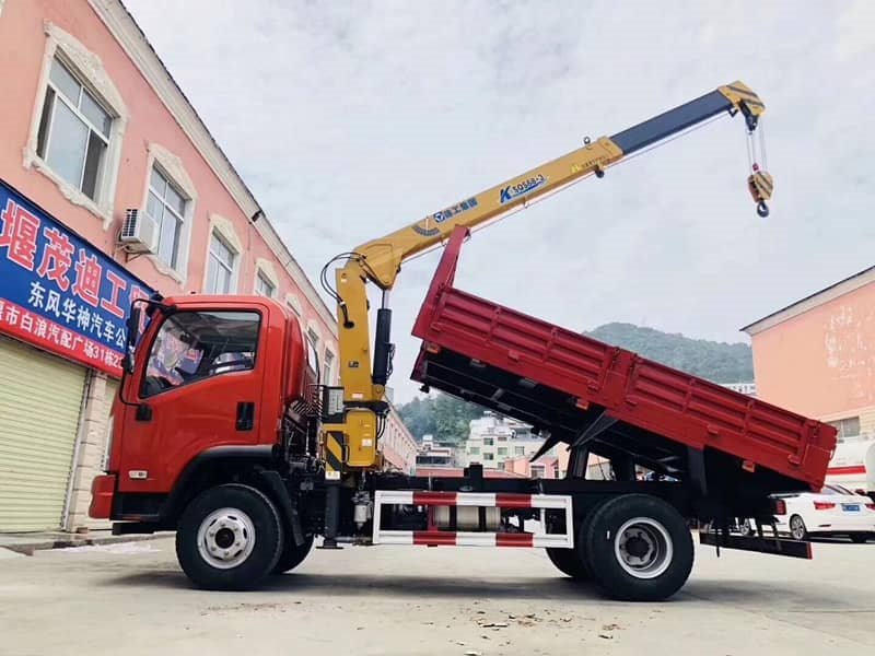 藍(lán)牌徐工3.2噸隨車(chē)吊帶自卸