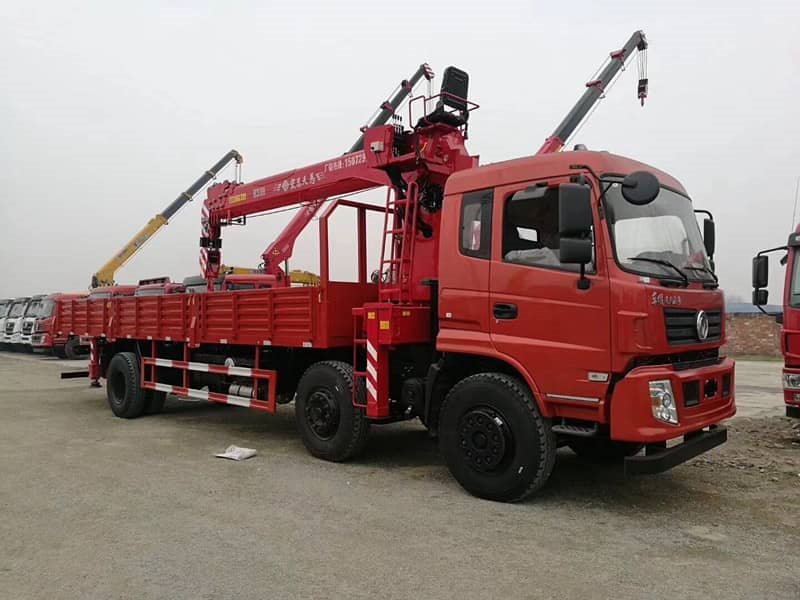 東風(fēng)小三軸10噸隨車吊
