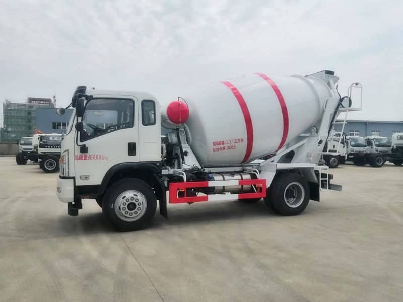 大運(yùn)6方小型水泥罐車