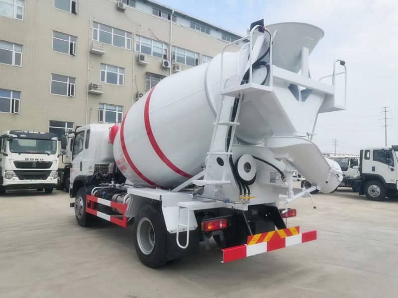 大運(yùn)6方小型水泥罐車