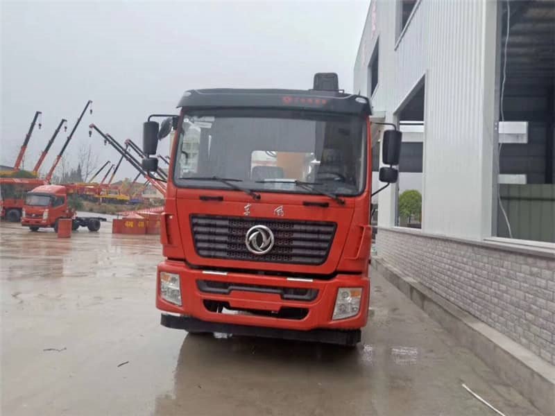 東風(fēng)齊星濰柴10噸隨車(chē)吊