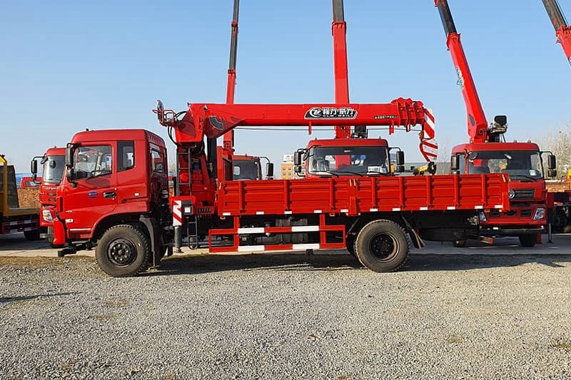 東風(fēng)專底8噸隨車吊
