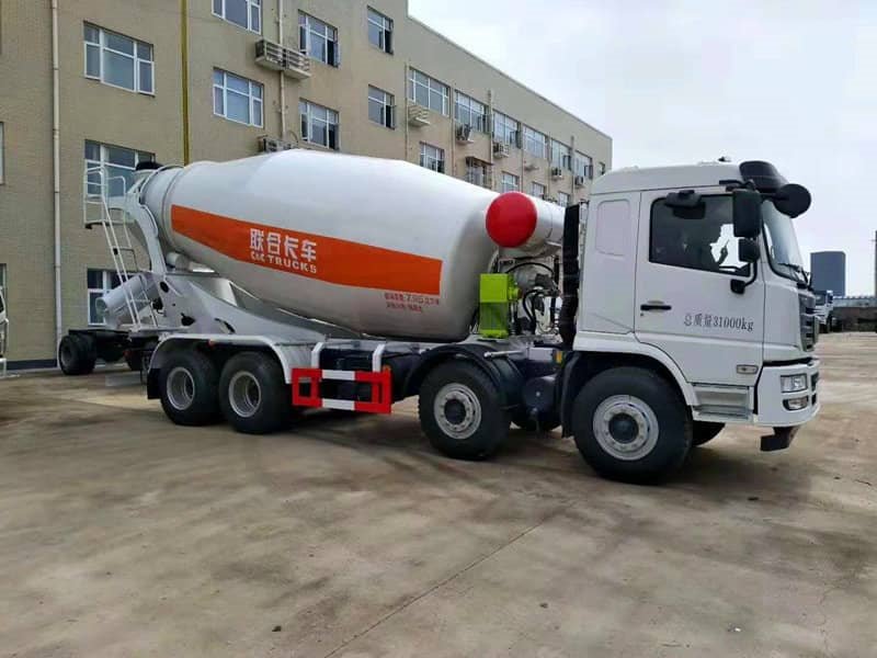 12方聯(lián)合重卡攪拌車(chē)用品質(zhì)贏得客戶信賴