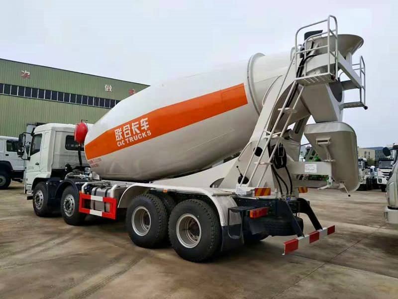 12方聯(lián)合重卡攪拌車(chē)用品質(zhì)贏得客戶信賴