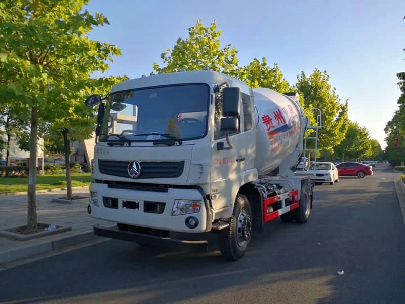 航天萬山基建建設(shè)不可或缺的攪拌車