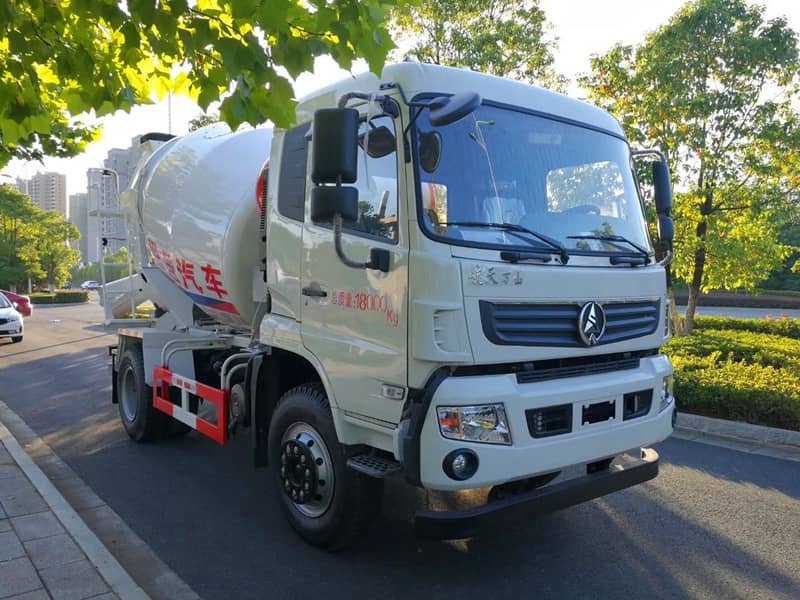 航天萬山基建建設(shè)不可或缺的攪拌車