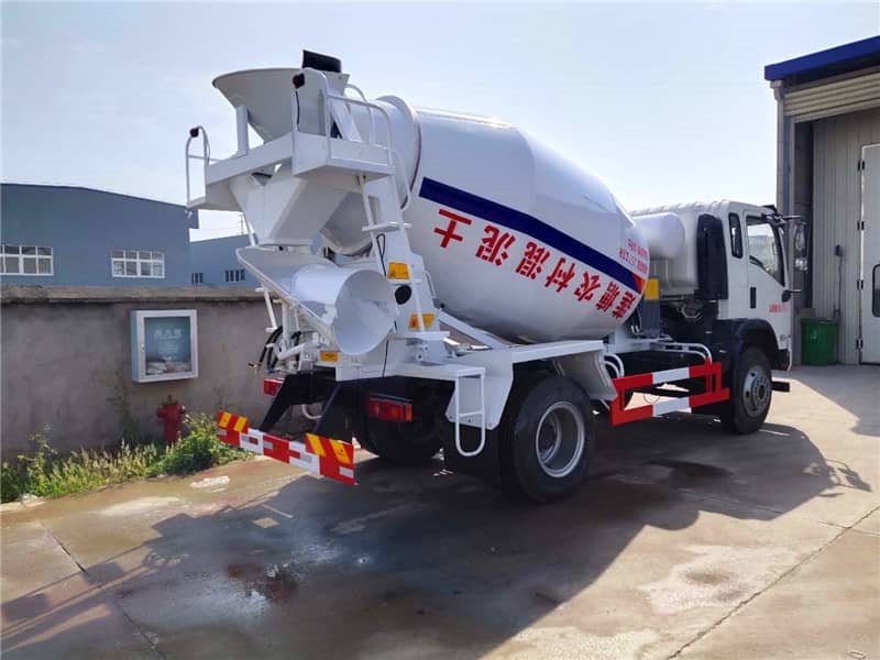 6方小型混凝土攪拌車大運(yùn)攪拌車鄉(xiāng)村建設(shè)必備