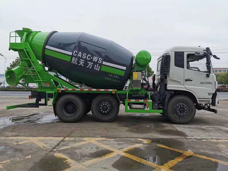 航天萬山小三軸8方水泥攪拌車哪里買