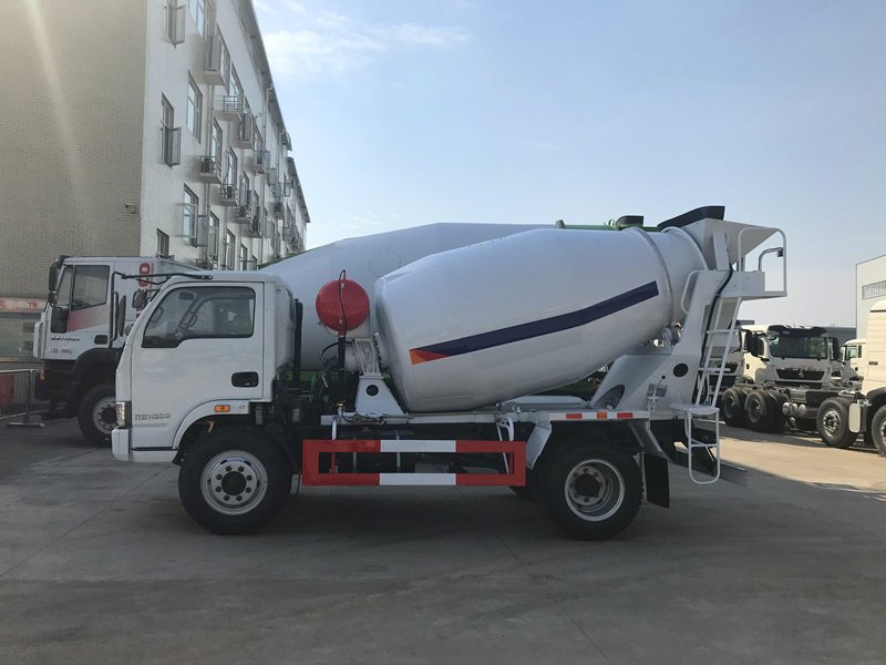 躍進(jìn)6方攪拌車(chē)基本配置
