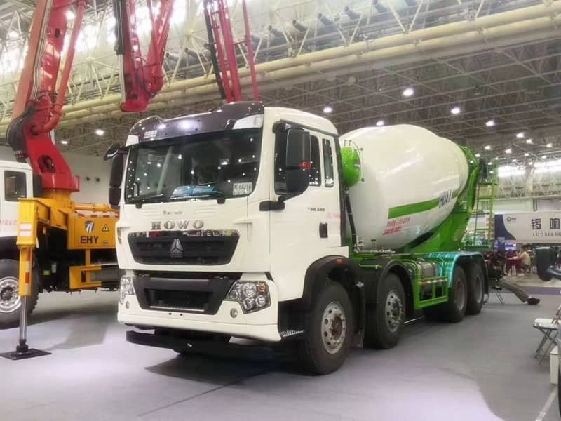 找廠家訂購四橋12方攪拌車跟單員實時發(fā)布生產(chǎn)進度