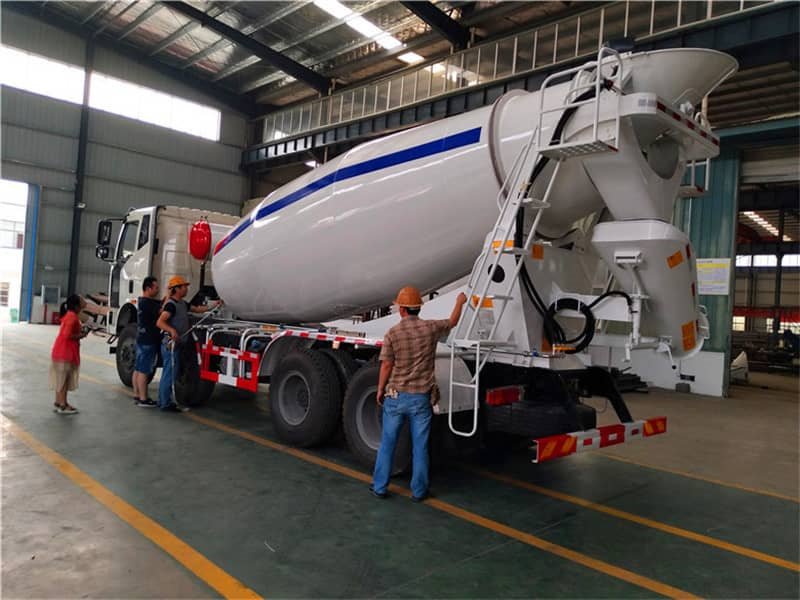 解放輕量化攪拌車與我們攜手為建設(shè)做出貢獻(xiàn)