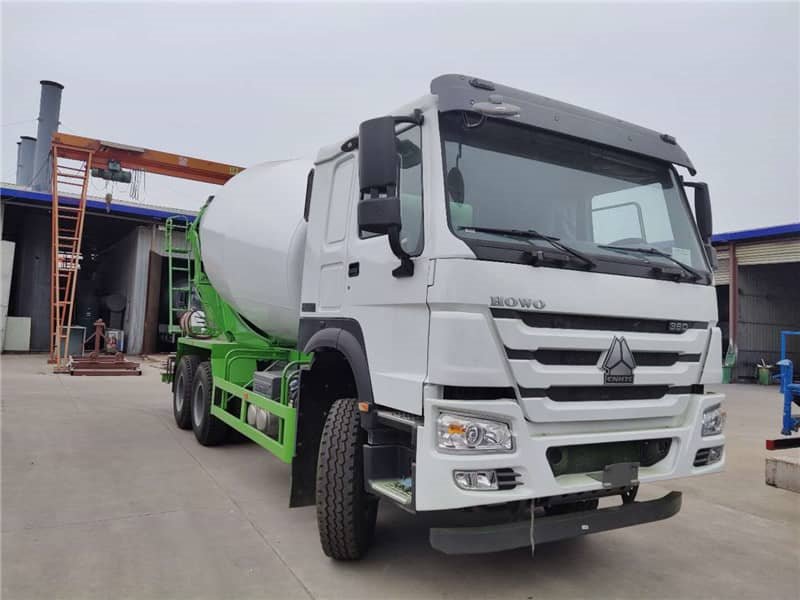 混凝土攪拌車在城市建設(shè)中是必不可少的設(shè)備