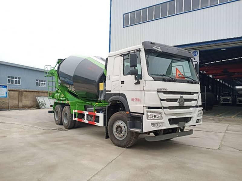 重汽豪沃380馬力15方水泥商砼車優(yōu)惠促銷中