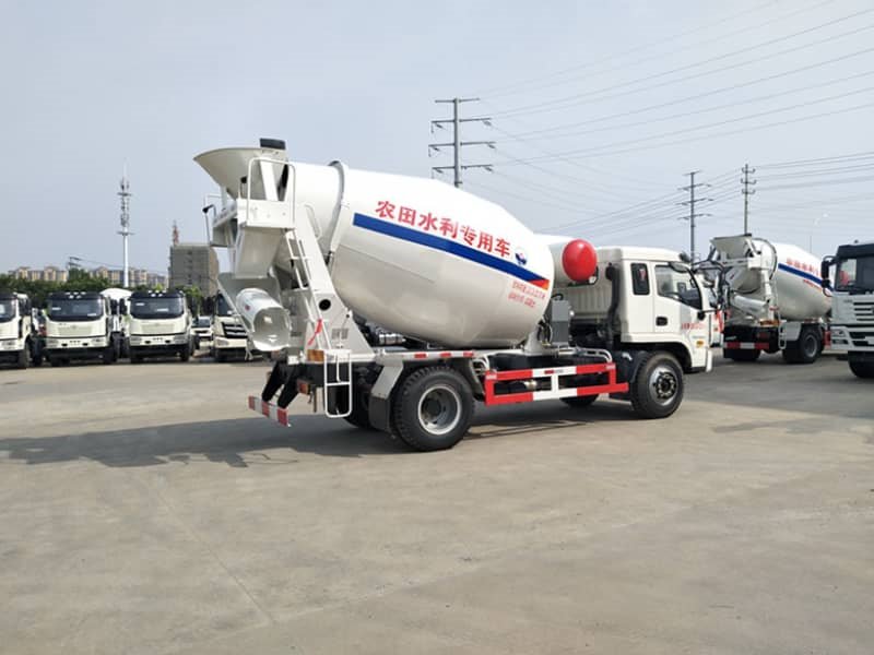 6方小型攪拌車質(zhì)憂配高價低
