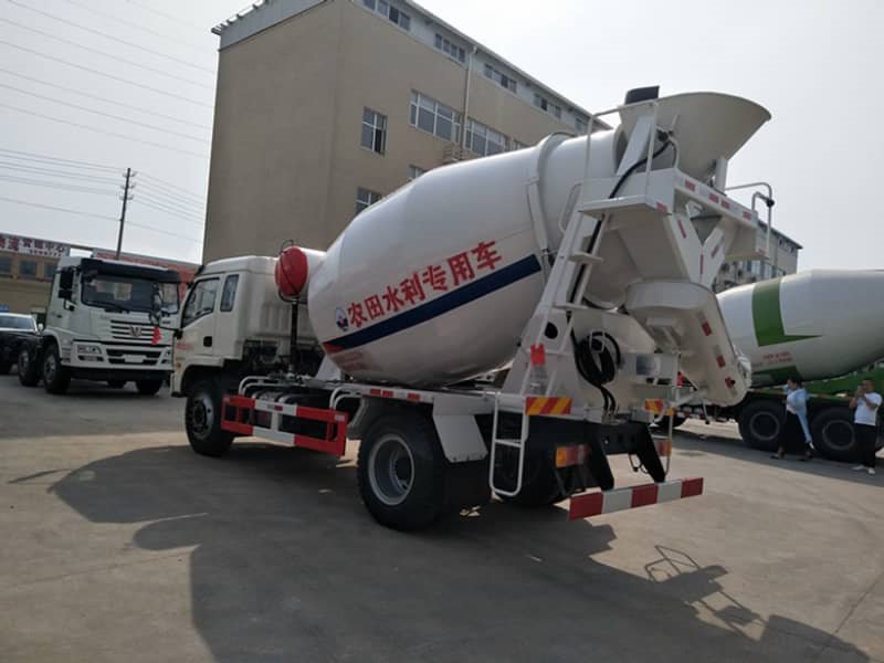 6方小型攪拌車質(zhì)憂配高價低