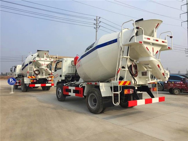 不上戶小型4方攪拌車躍進牌銷量猛增