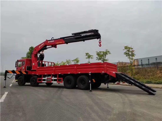 前四后八10噸隨車吊帶爬梯