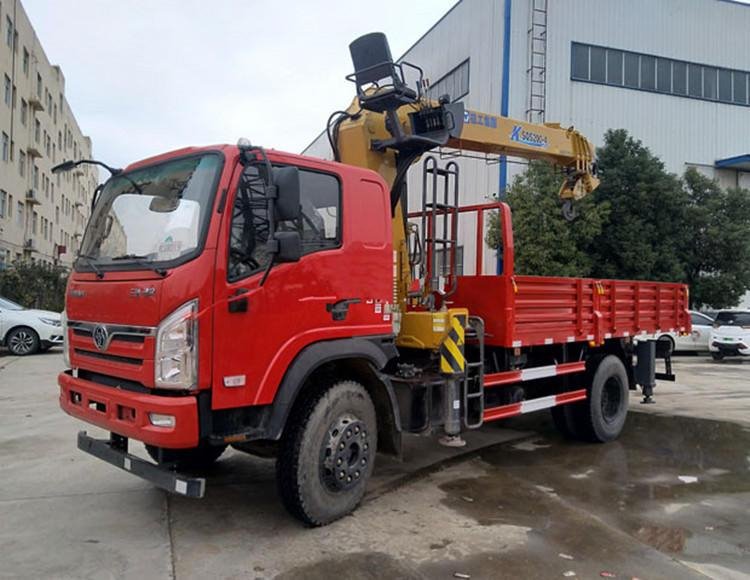 三環(huán)創(chuàng)客短軸距單橋隨車吊