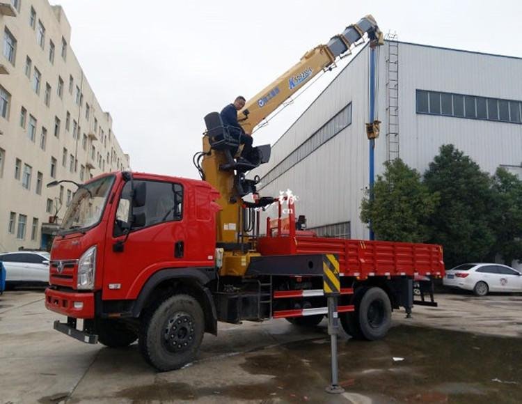 三環(huán)創(chuàng)客短軸距單橋隨車吊