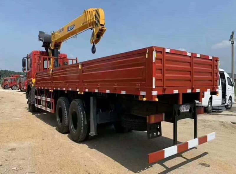 東風(fēng)T5后八輪徐工12噸雙聯(lián)泵隨車吊