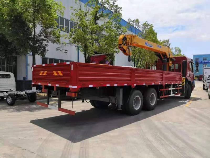 國六東風(fēng)柳汽后八輪12噸隨車吊