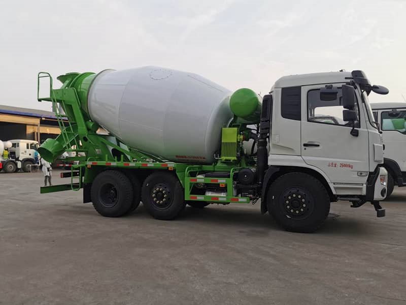航天萬山8方水泥攪拌罐車