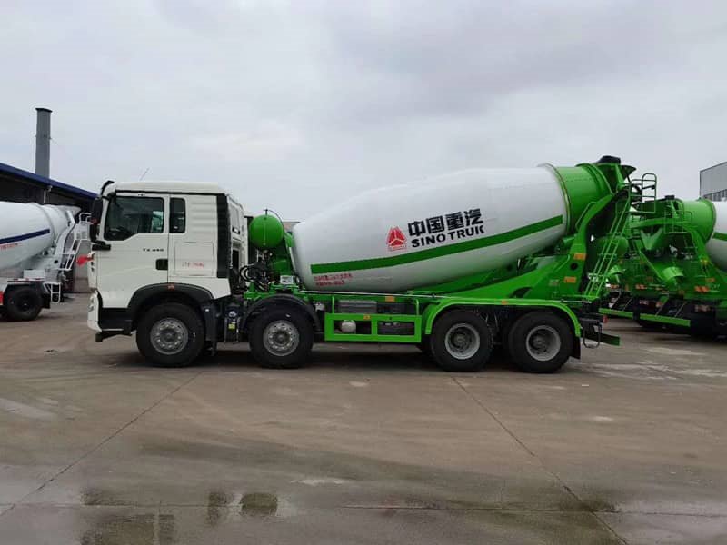 中國(guó)重汽之豪沃TX輕量化攪拌車(chē)