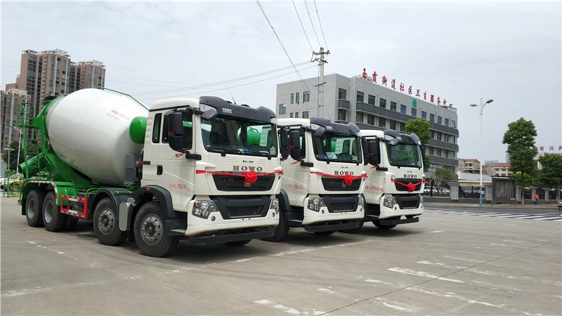 華專一牌EHY5310GJBZ混凝土攪拌運(yùn)輸車