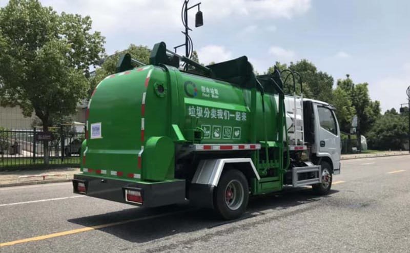 6方東風小多利卡餐廚污水處理車