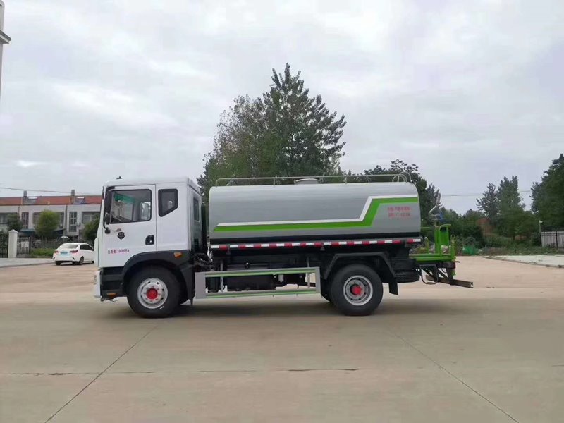 程力威牌CLW5180GSSYT6灑水車