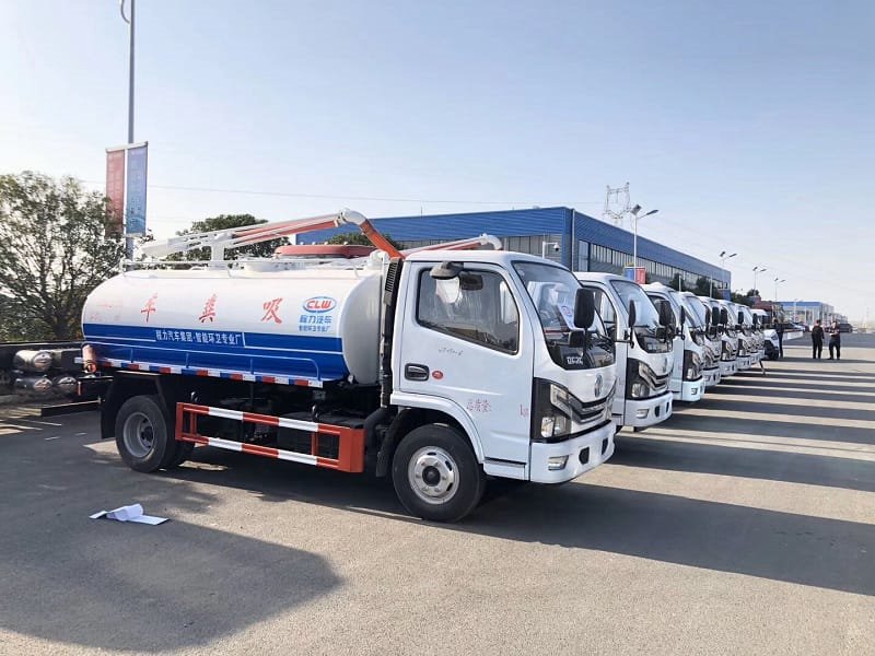 程力威牌CLW5070GXED6吸糞車