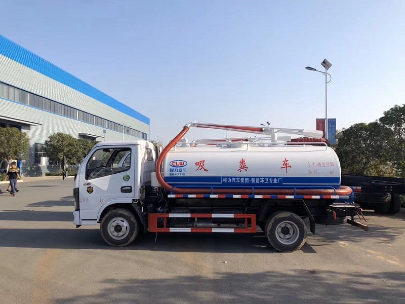 程力威牌CLW5070GXED6吸糞車