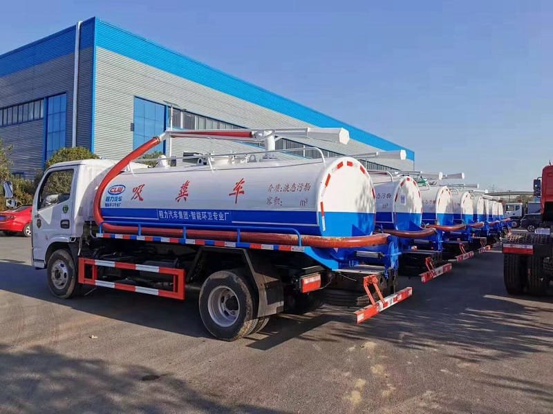 程力威牌CLW5070GXED6吸糞車