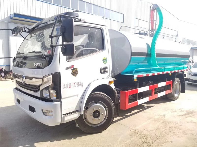 程力威牌CLW5120GXE6型吸糞車