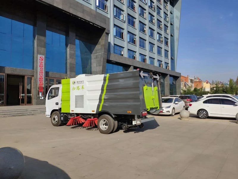 程力威牌CLW5030TSL6HL掃路車