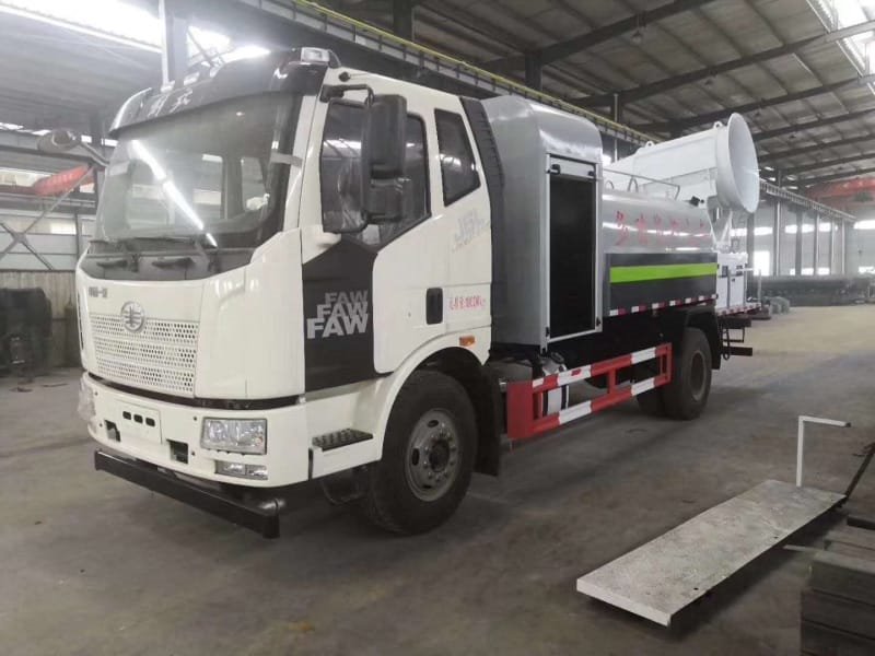 程力威牌CLW5180TDYC6多功能抑塵車