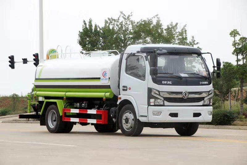 程力威牌CLW5070GPSD6綠化噴灑車(chē)